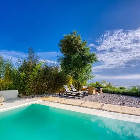 Rouvelas Waterfront Nest Vakantiehuis