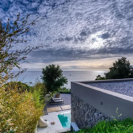 Rouvelas Waterfront Nest Vakantiehuis *