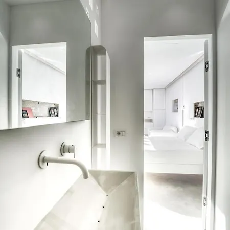 Rouvelas Waterfront Nest Vakantiehuis *