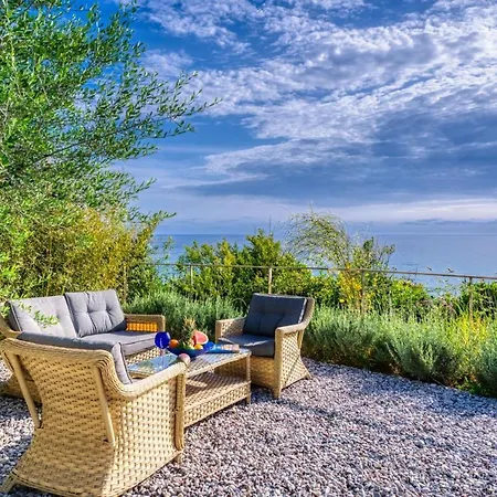 Vakantiehuis Rouvelas Waterfront Nest *